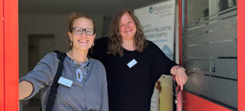 Dr. med. Mareike Knör und Evelyn Fenn starten zu ihren Hausbesuchen.
